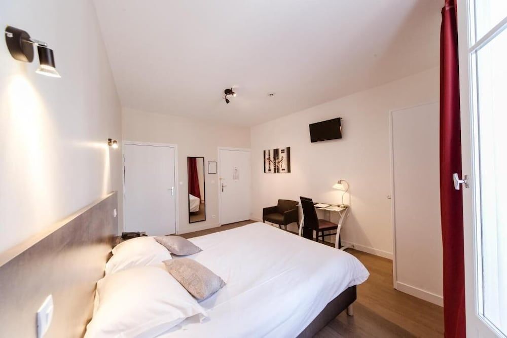 Logis Hôtel - Le Petit Bellon Standard Room 2