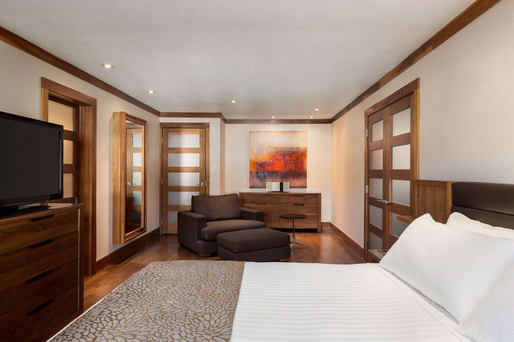 Suite, 1 King Bed, Non Smoking (Lordon)