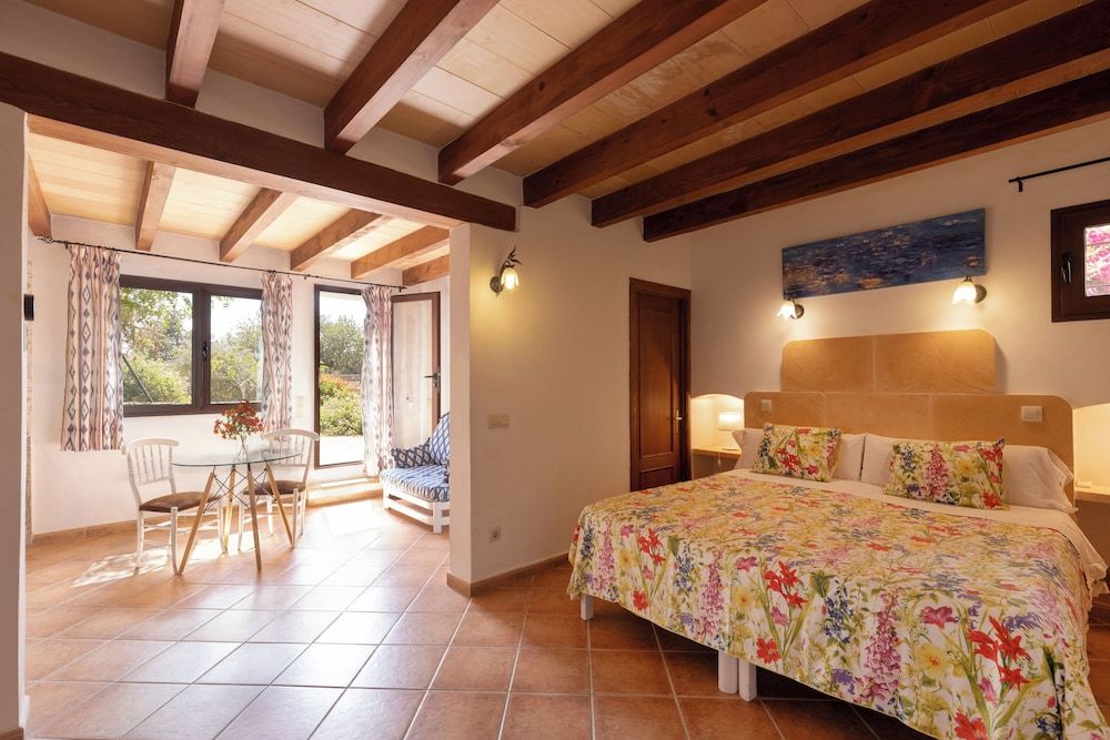 Gregal studio with terrace and garden view