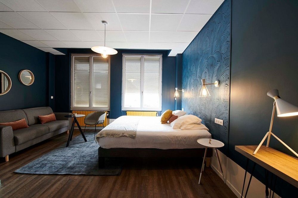 Hôtel de France Quadruple Room