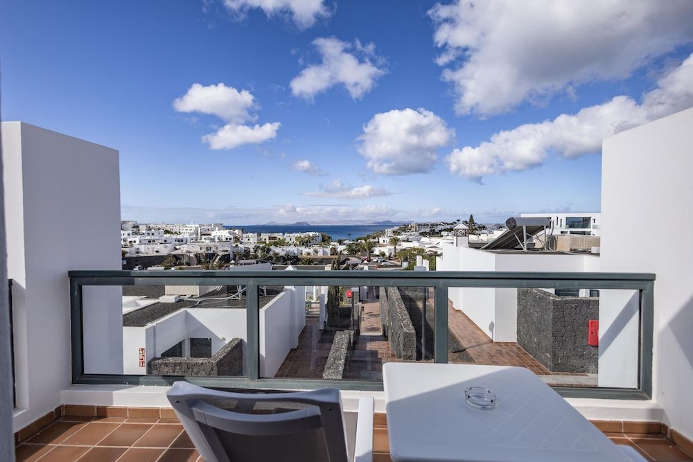 Caybeach Papagayos Classic Two Bedroom Apartment, 2 adults 3