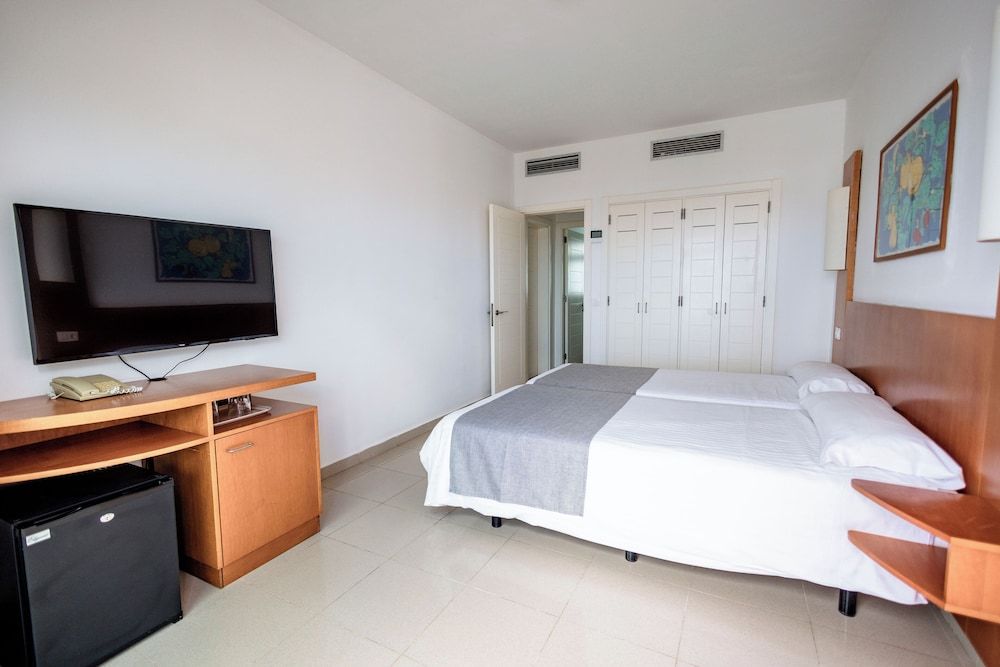 Caybeach Papagayos Classic Two Bedroom Apartment, 2 adults