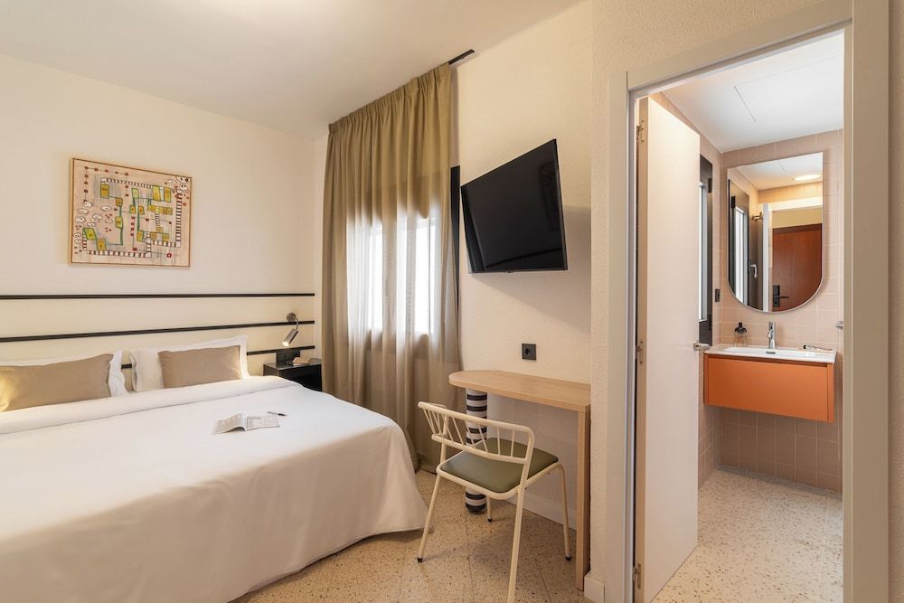 Hotel Robson Standard Double Room 2