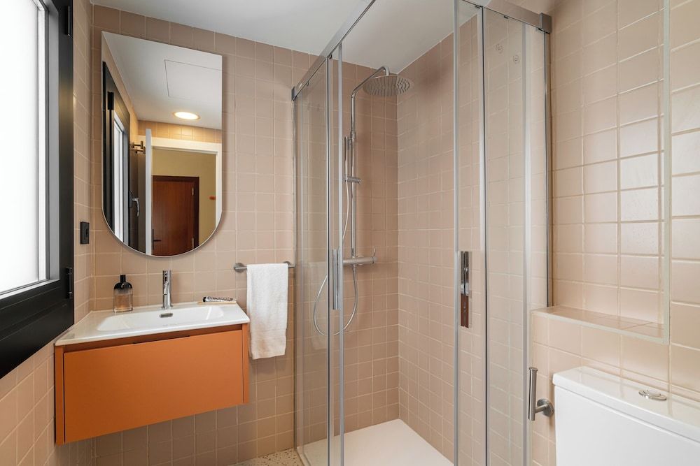 Hotel Robson Standard Double Room 4