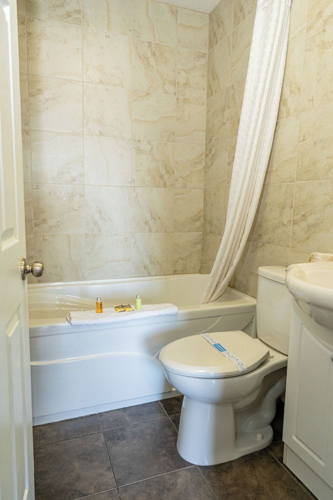 Hinton Highway Inn Standard Room, 2 Queen Beds, Non Smoking, Kitchenette 19