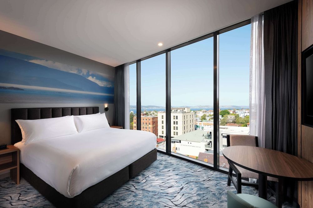 Doubletree By Hilton Hobart Room, 1 King Bed, Bay View