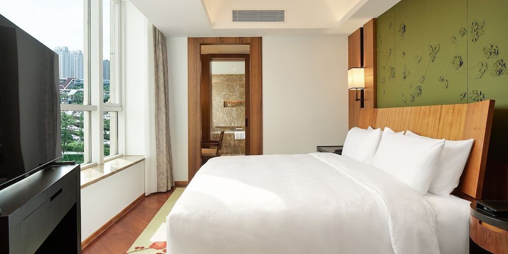 Premium Suite, 1 King Bed, Club Lounge Access (Lounge Access)