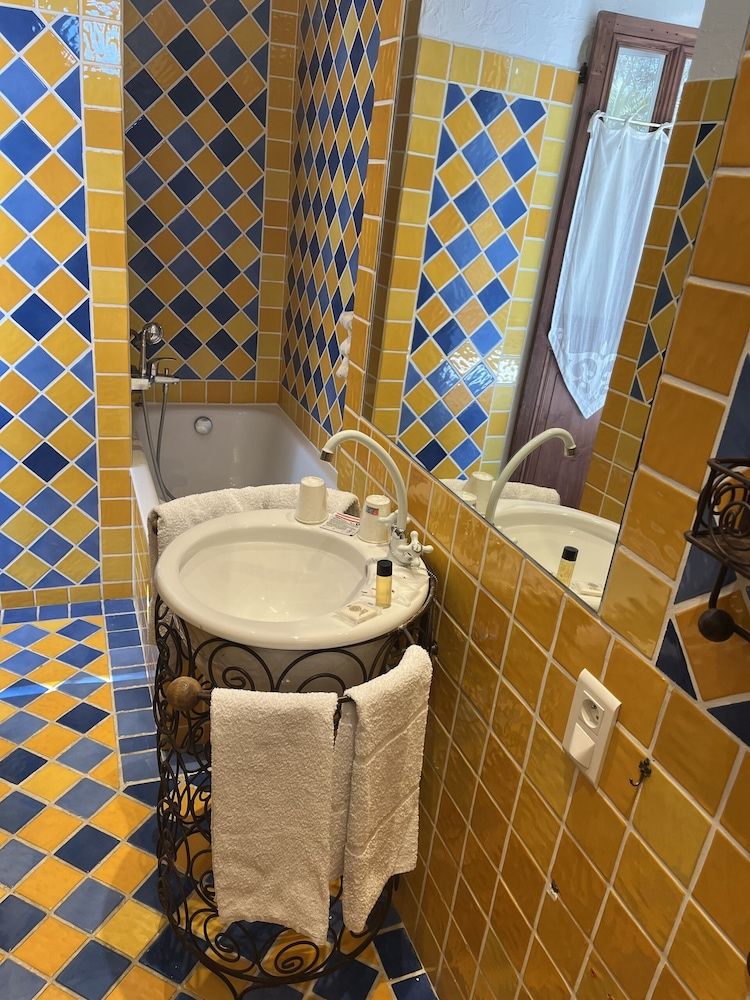 Hotel Villa Roseraie Economy Room, Ensuite, Garden View (n° 8 ) 4