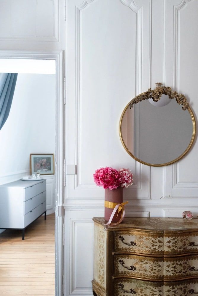 HENRI II Deluxe Triple Room, City View 3