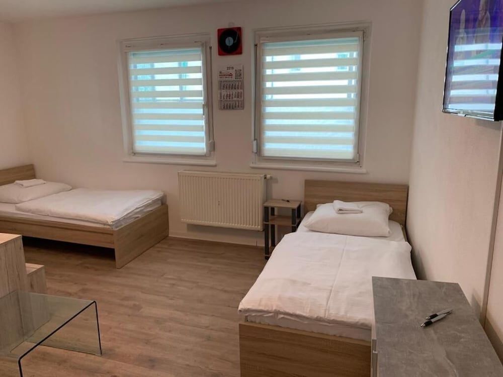 Room (3)