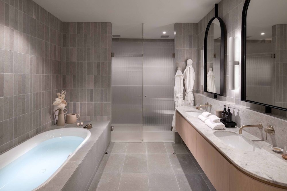 Valley View Suite