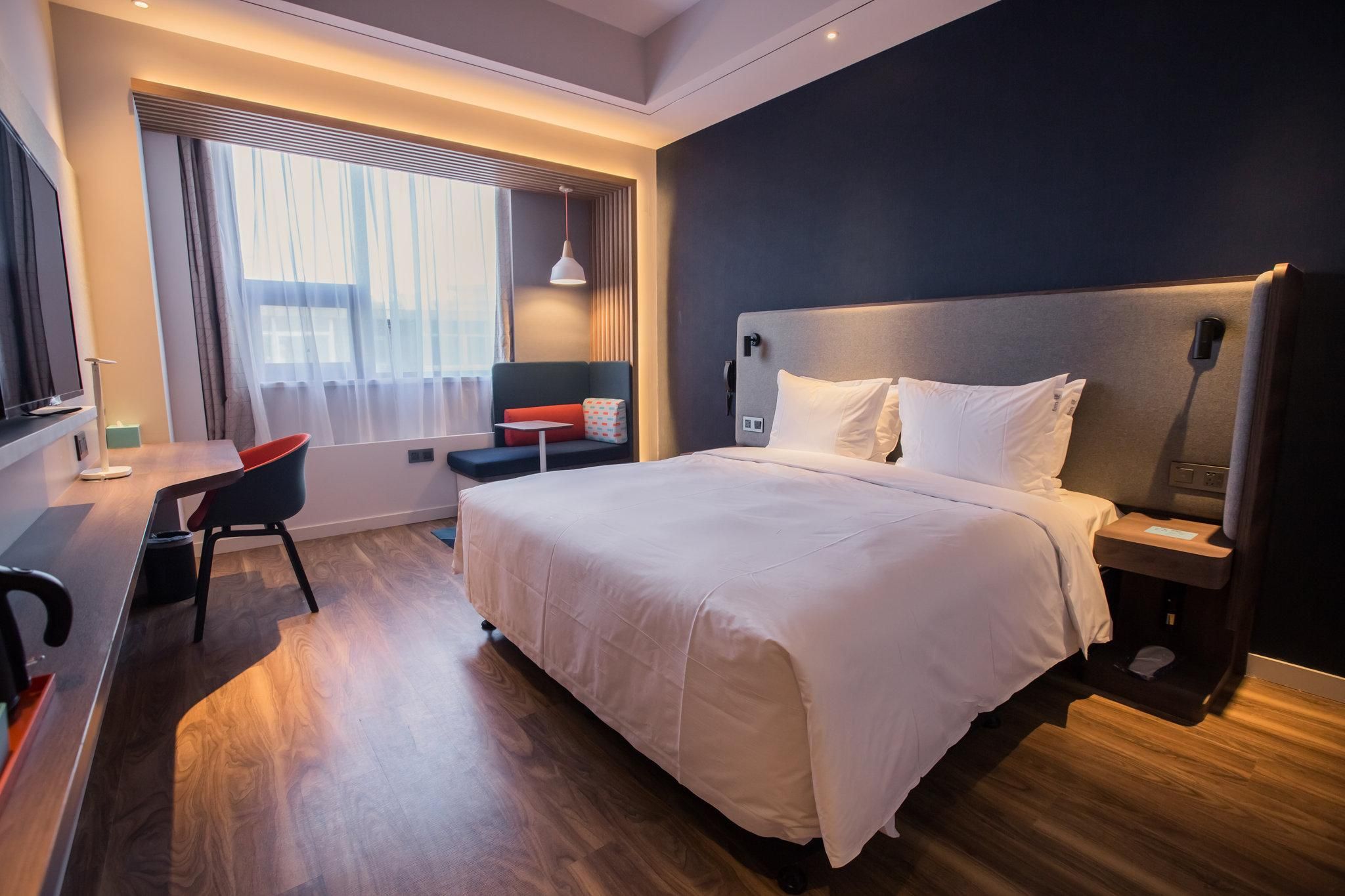 1 Queen Suite