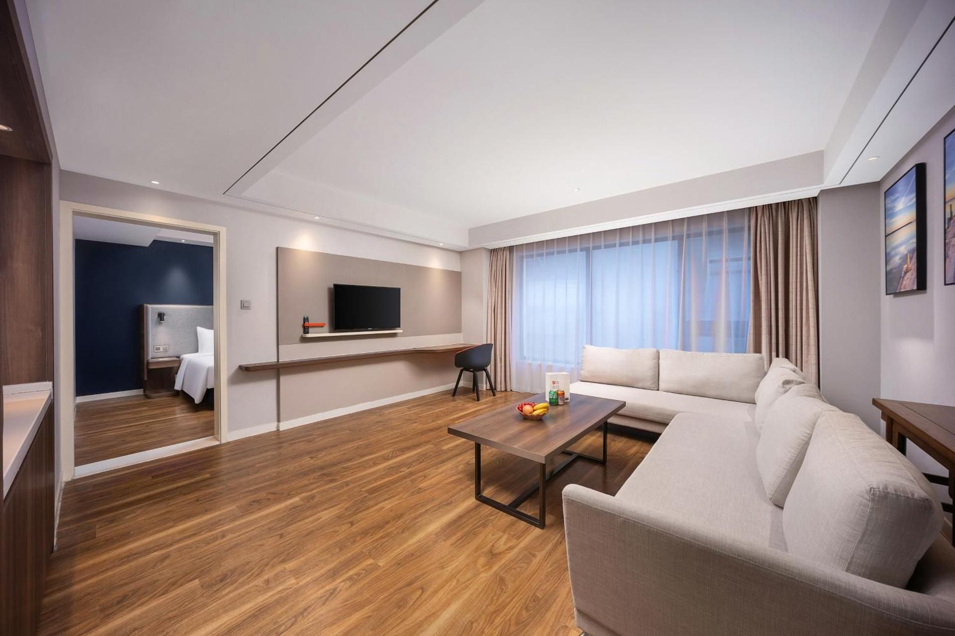 1 Queen Suite