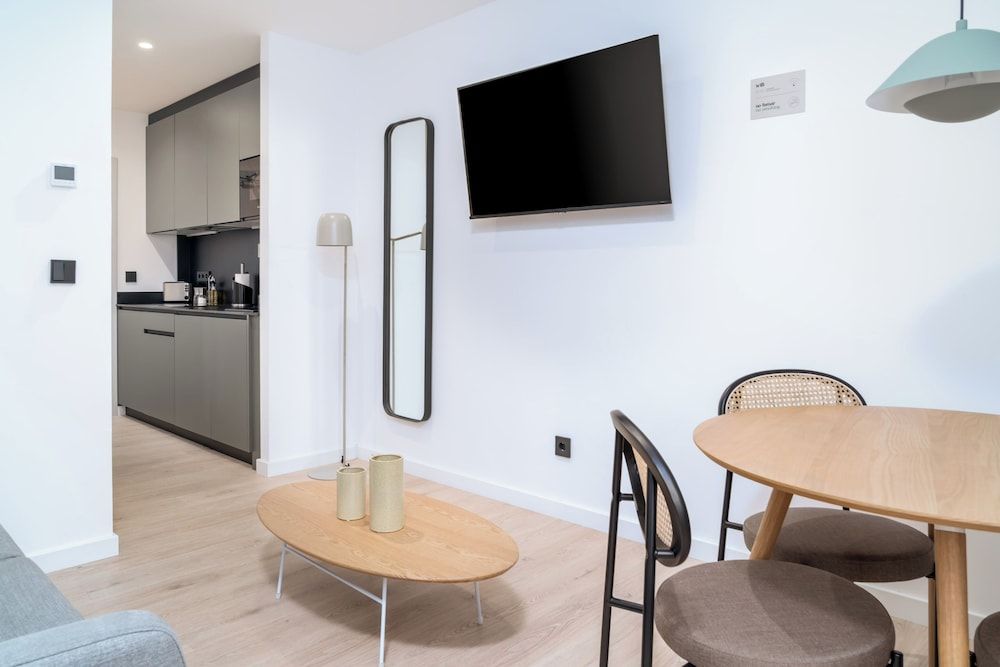 Limehome Santiago de Compostela One-Bedroom Apartment 10