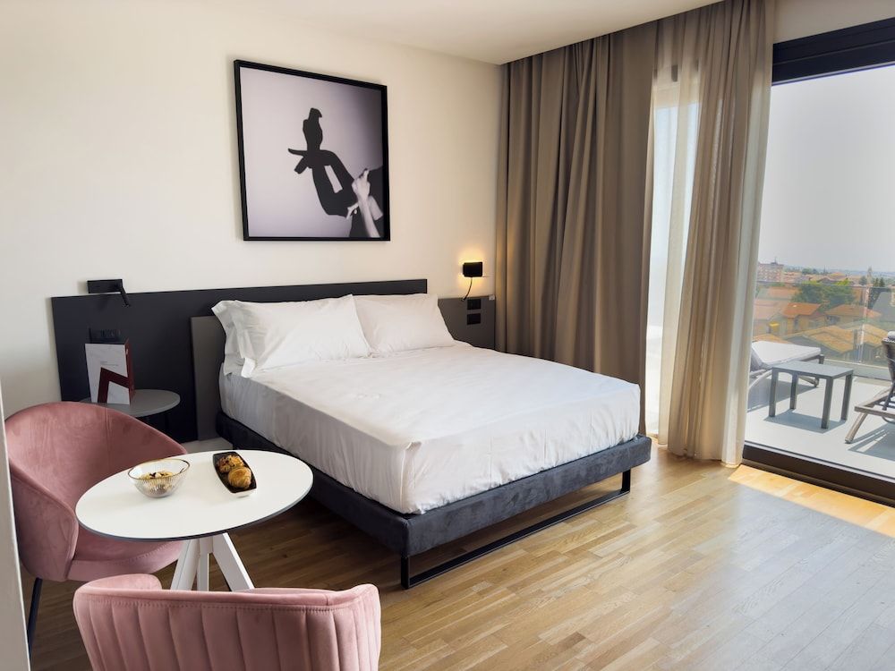 Mon Luxury Rooms - Spa Deluxe Room, City View