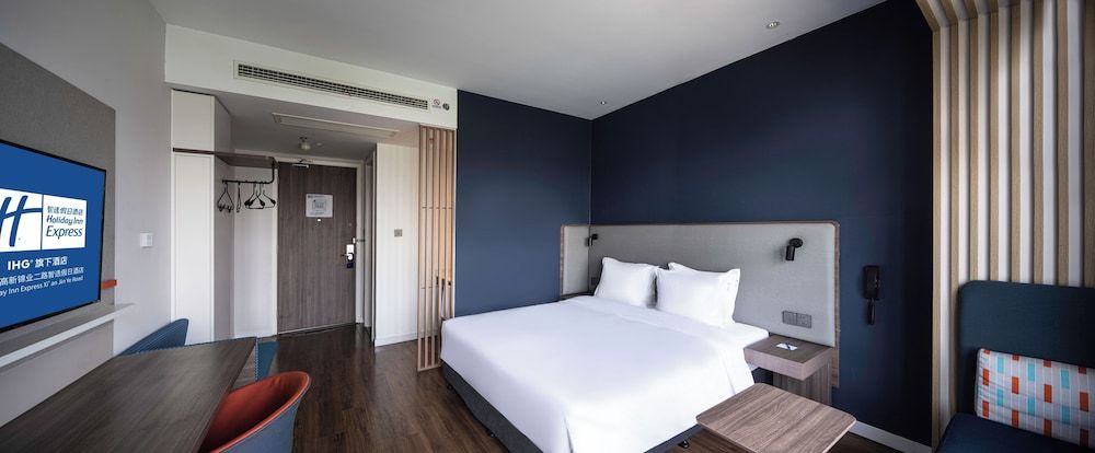 Superior Room, 1 King Bed