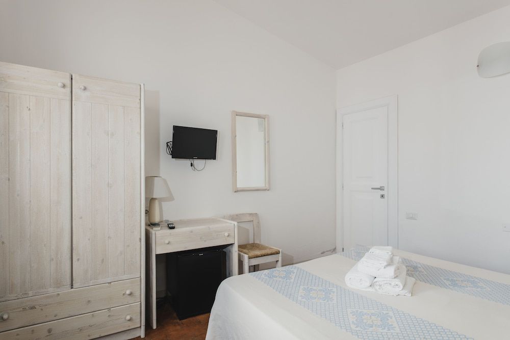Family Room, 2 Bedrooms