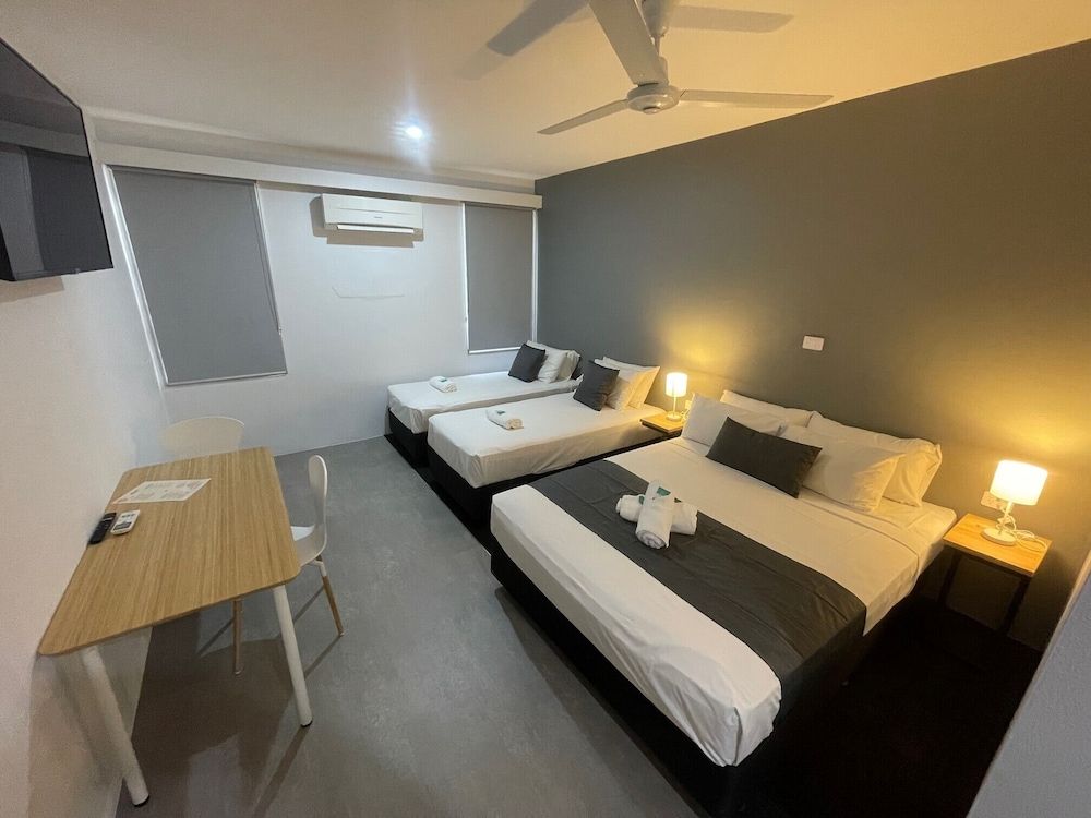 Winnellie Hotel Motel Family Room, Multiple Beds, Non Smoking 2