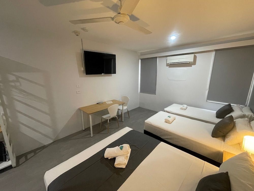 Winnellie Hotel Motel Family Room, Multiple Beds, Non Smoking 4