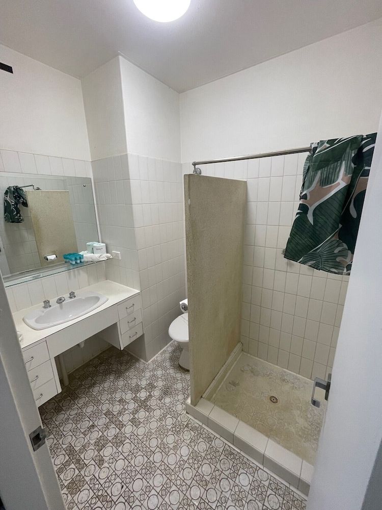 Winnellie Hotel Motel Family Room, Multiple Beds, Non Smoking 6