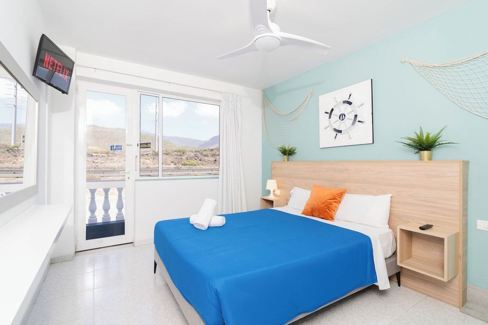 Hostel Neon Tenerife Deluxe Double Room, Private Bathroom (Extra bed) 12