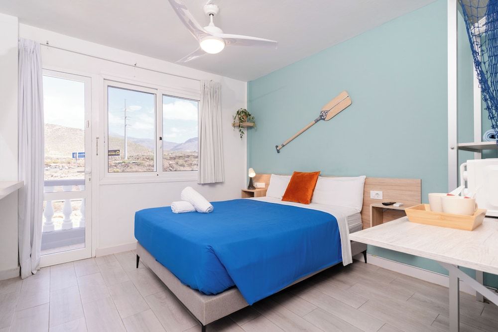 Hostel Neon Tenerife Deluxe Double Room, Private Bathroom (Extra bed) 14