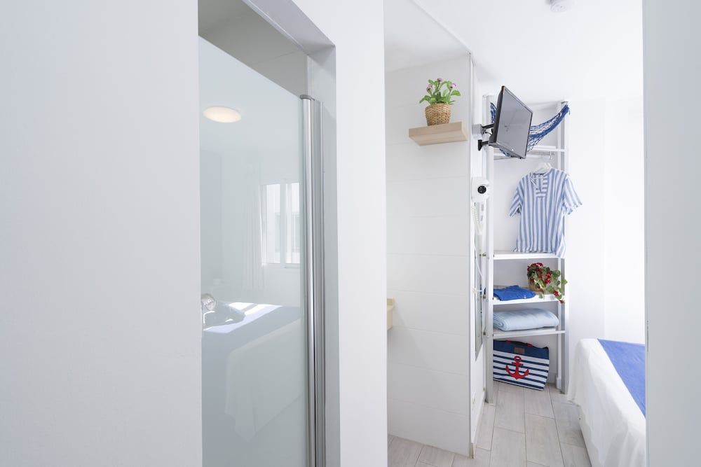 Hostel Neon Tenerife Double Room, Private Bathroom 13