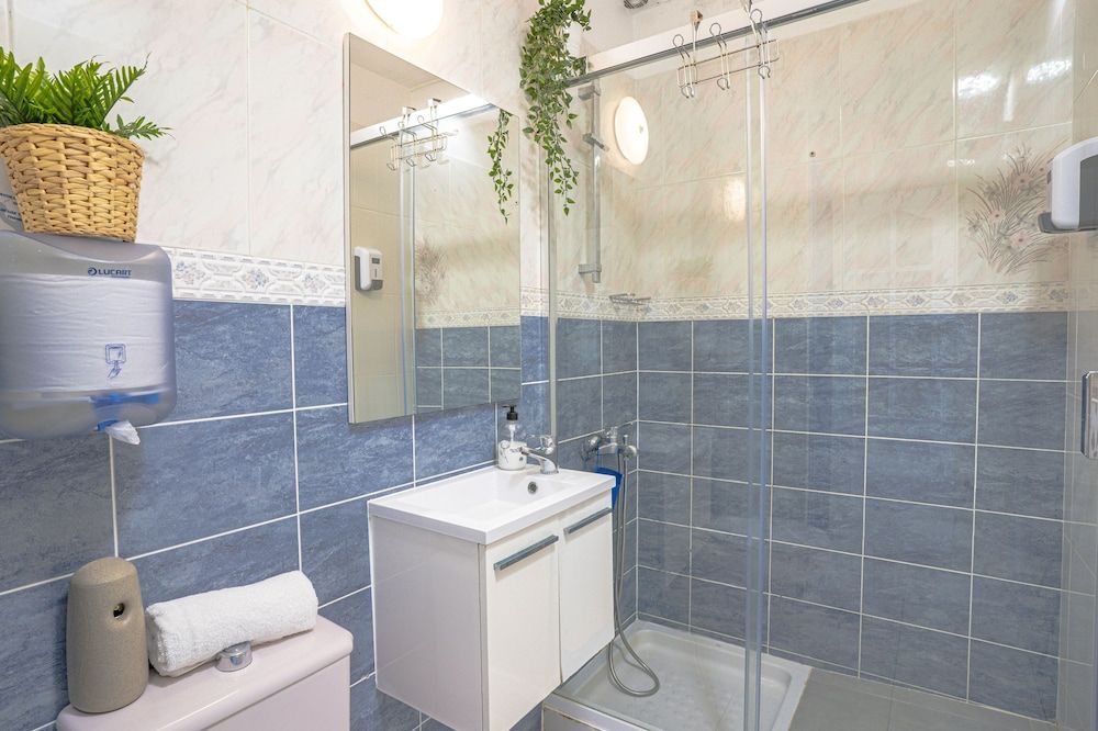 Hostel Neon Tenerife Deluxe Double Room, Private Bathroom (Extra bed) 20