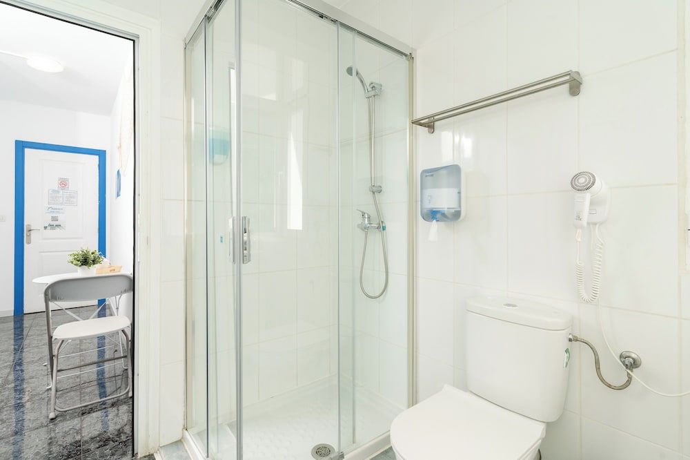 Hostel Neon Tenerife Deluxe Double Room, Private Bathroom (Extra bed) 21