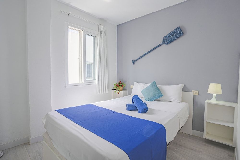 Hostel Neon Tenerife Double Room, Private Bathroom