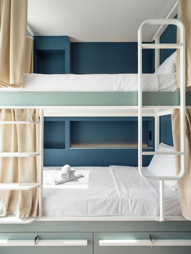 Bed in 6-bed Mixed Dorm with City view