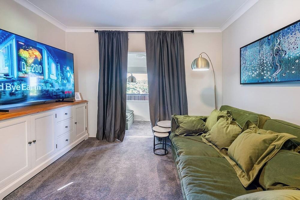 Cypress BnB Deluxe Apartment 9