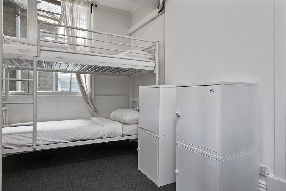 6 Beds Room (FEMALE ONLY)