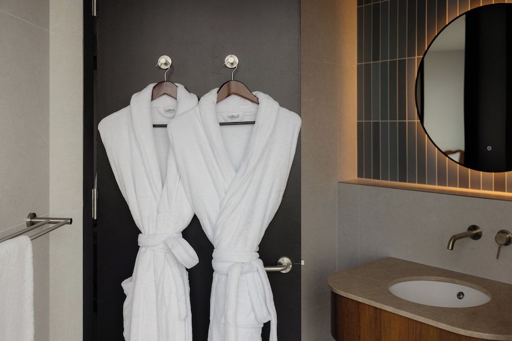 Crowne Plaza Adelaide Mawson Lakes by IHG Standard Room, 1 King Bed, Accessible 5