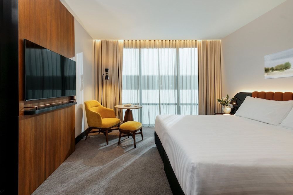 Crowne Plaza Adelaide Mawson Lakes by IHG Standard Room, 1 King Bed, Accessible 2