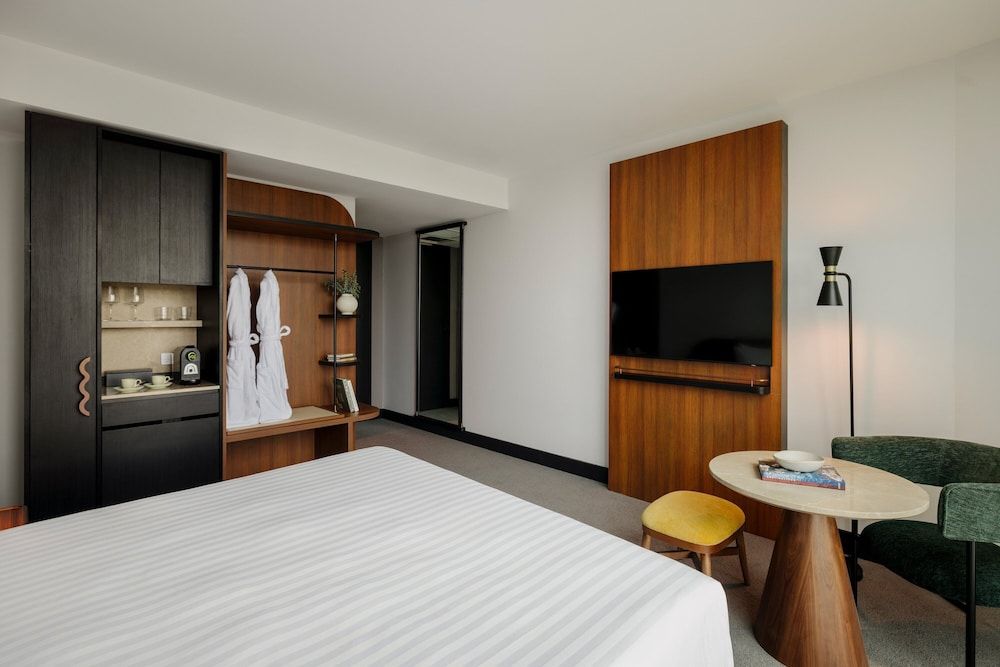 Standard Room, 1 King Bed