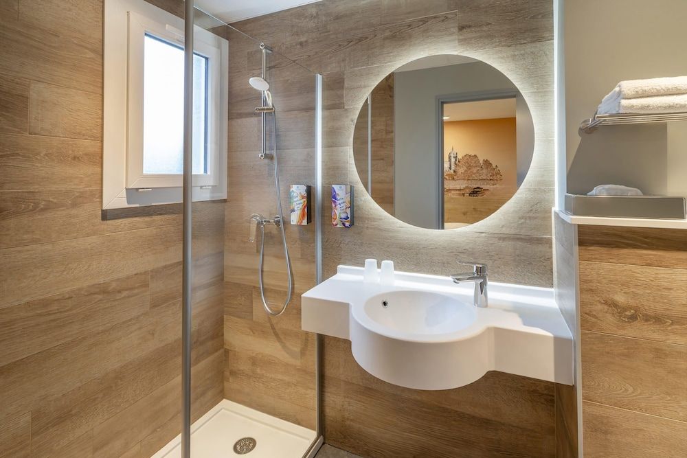 Sure Hotel by Best Western Dole Standard Room, 2 Twin Beds, Non Smoking 5