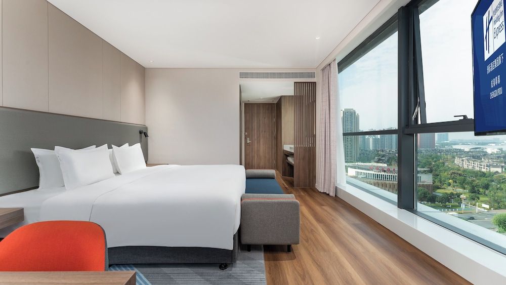Standard Room, 1 King Bed, City View
