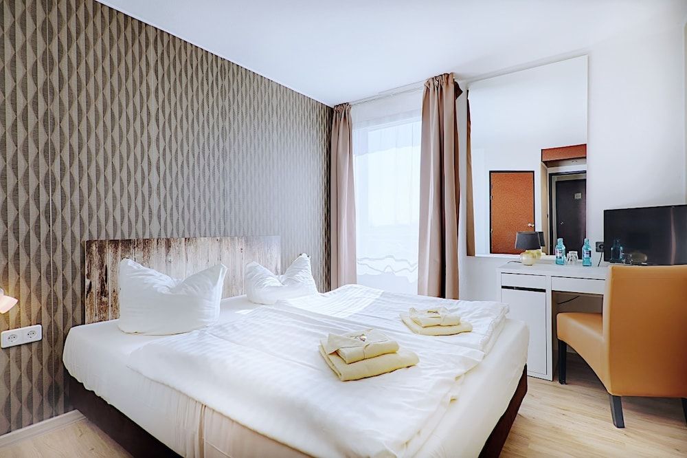 REGIOHOTEL Leipzig West Family Quadruple Room