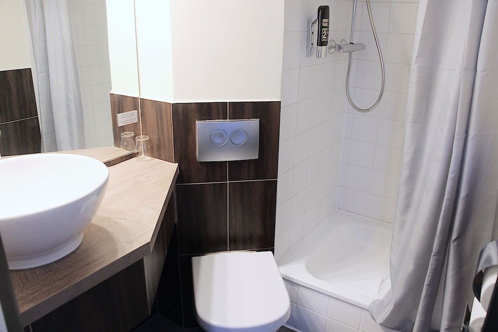 REGIOHOTEL Leipzig West Family Quadruple Room 6