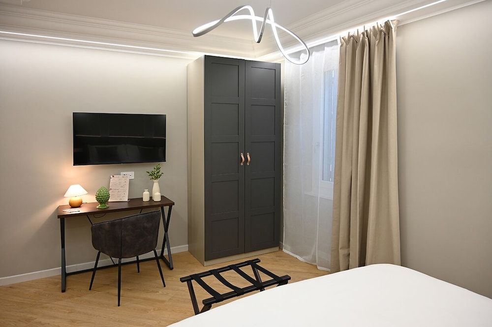 Mom Apartment Rooms&Suites Superior Double or Twin Room 11