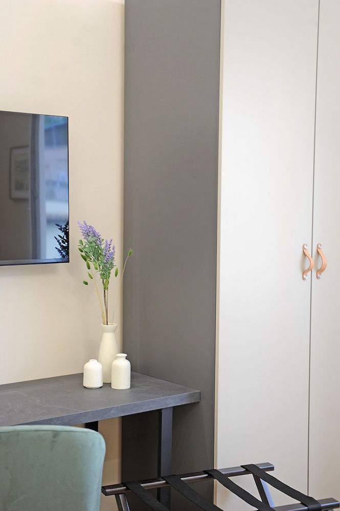 Mom Apartment Rooms&Suites Classic Suite, City View 5