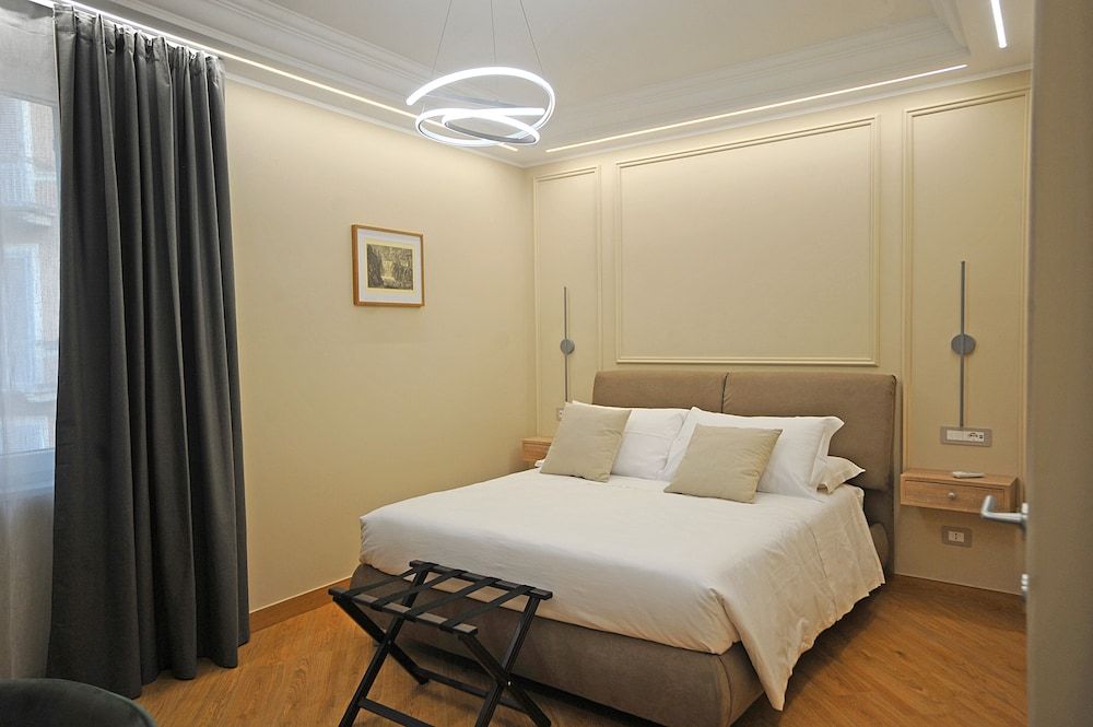 Mom Apartment Rooms&Suites Classic Room, City View 2