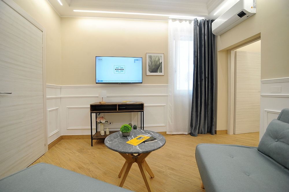 Mom Apartment Rooms&Suites Classic Suite, City View 8