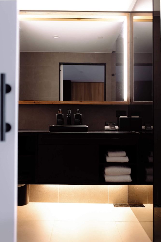 291 on King Classic Studio, 1 King Bed 4