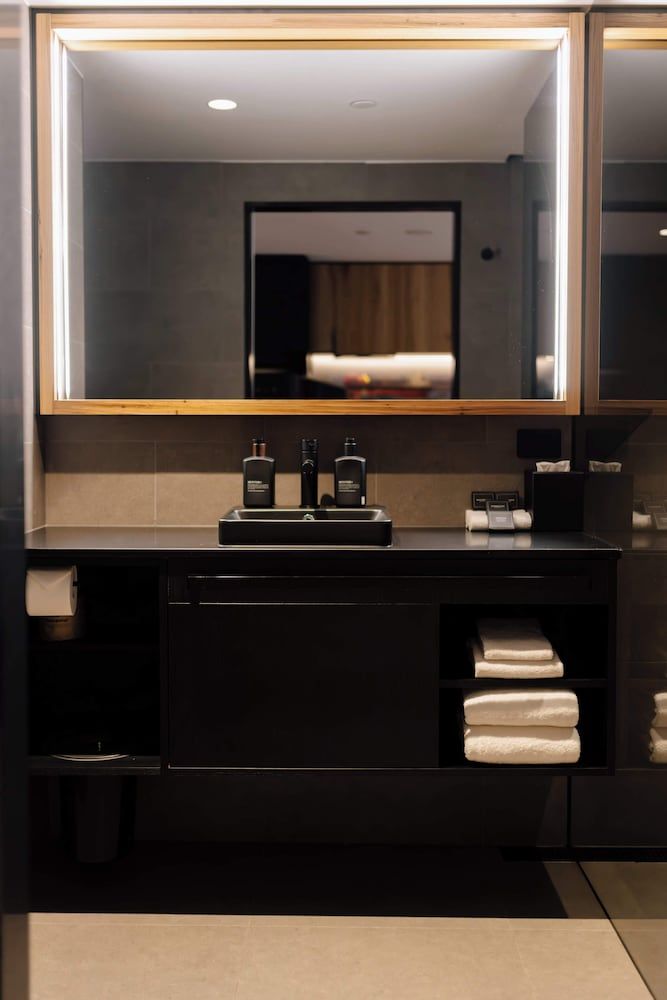 291 on King Deluxe Apartment, 1 Bedroom, Mobility Accessible 6