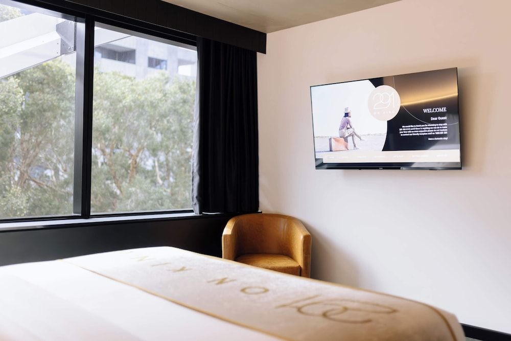 291 on King Deluxe Apartment, 1 Bedroom, Mobility Accessible 7