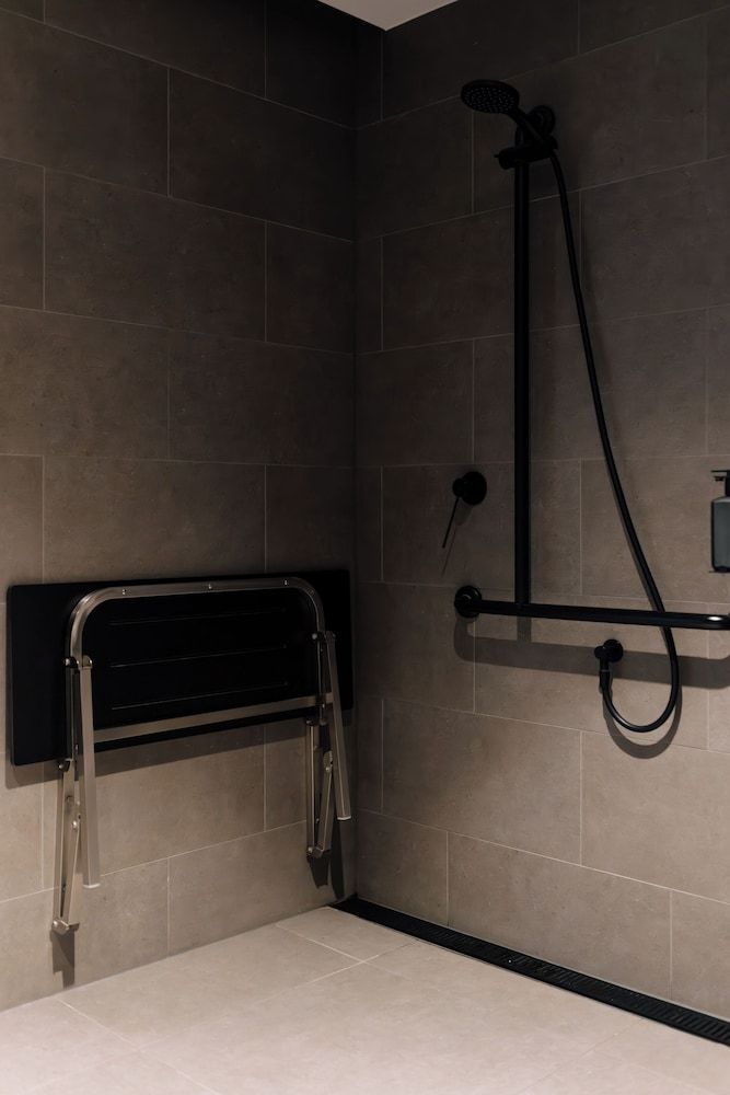 291 on King Deluxe Apartment, 1 Bedroom, Mobility Accessible 4