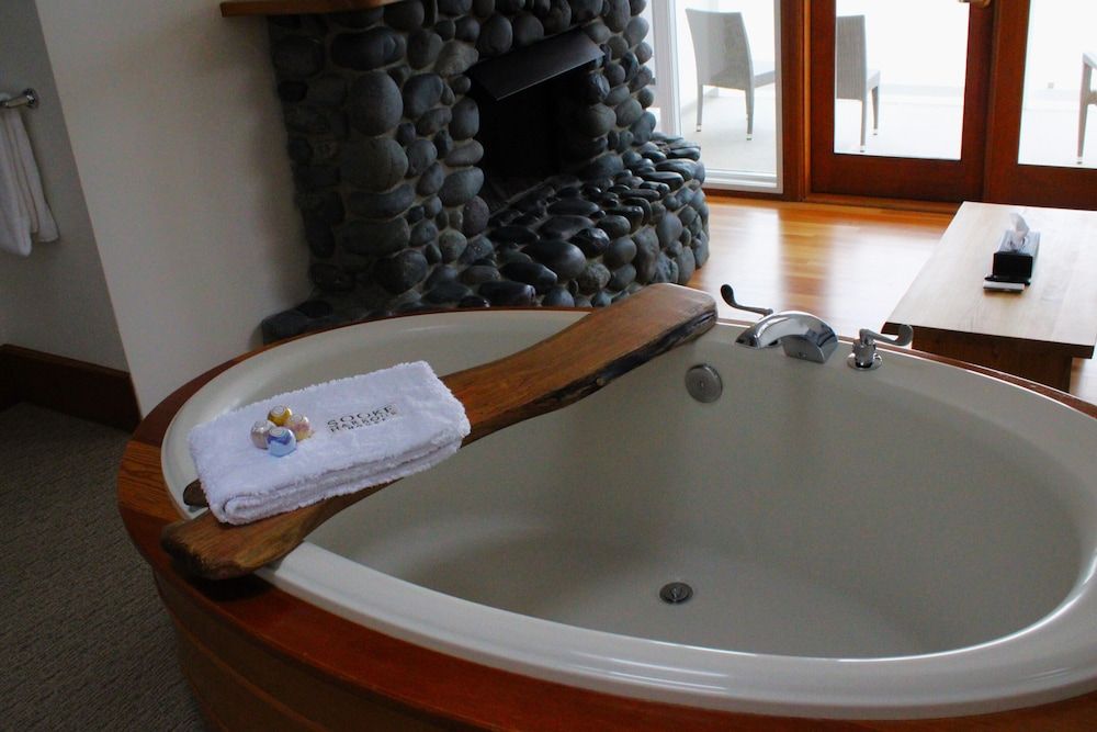 Sooke Harbour House Presidential Suite, Ocean View 6