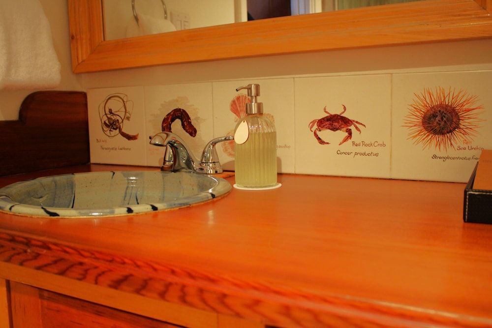 Sooke Harbour House Comfort Suite 7